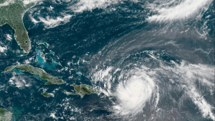 L'ouragan Erin atteint les Caraïbes et entraîne de fortes pluies