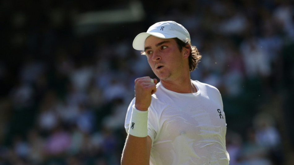 João Fonseca estreia com vitória e avança à 2ª rodada em Wimbledon