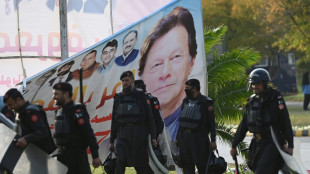 Pakistan: le Premier ministre &eacute;chappe &agrave; la chute et obtient des &eacute;lections anticip&eacute;es