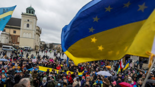 Proteste in Warschau und Paris gegen russischen Gro&szlig;angriff auf Ukraine