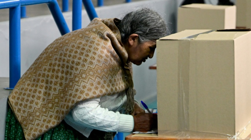 Una Bolivia en crisis vota para cambiar de rumbo tras 20 años de socialismo