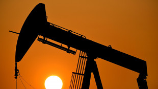 Il petrolio accentua il calo, anche il Brent sotto i 100 dollari