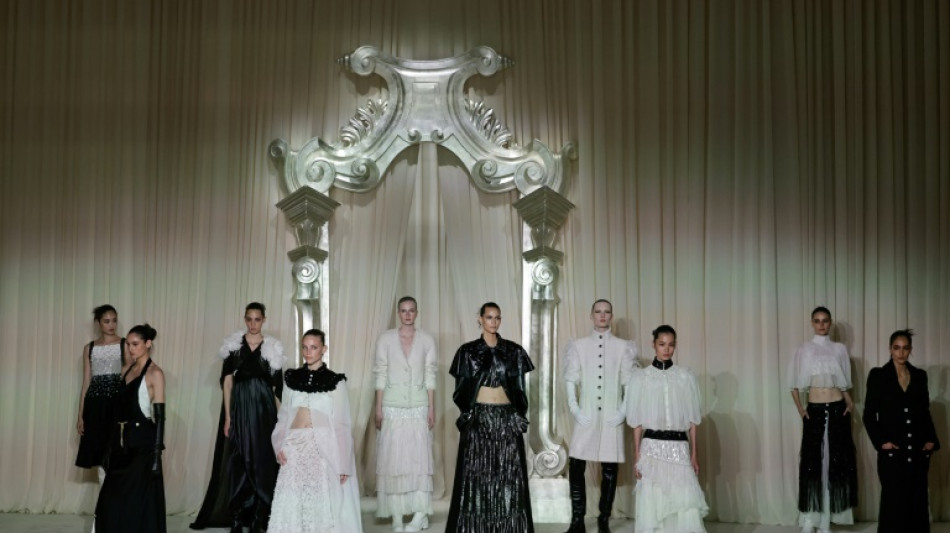 Chanel apresenta inverno confortável e glamouroso