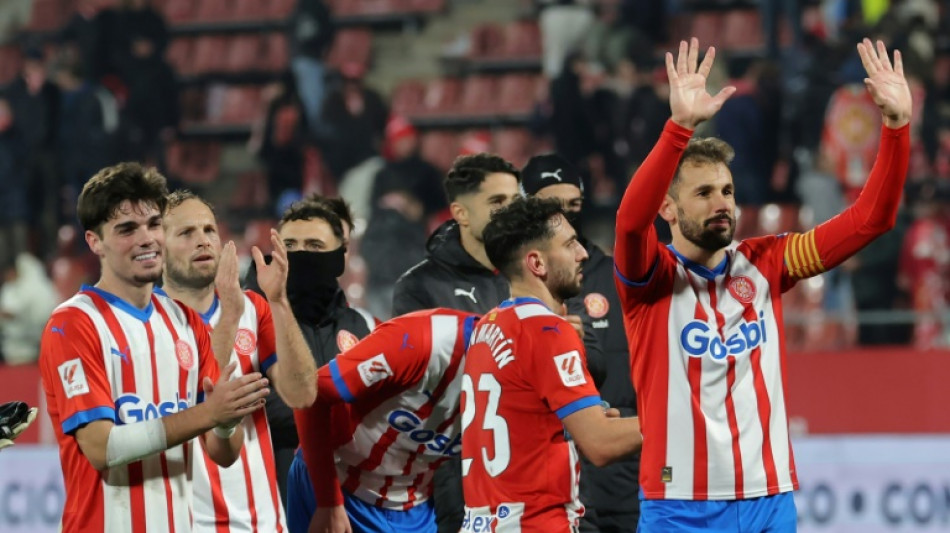 Girona se mantiene l&iacute;der de la Liga, Real Madrid y Bar&ccedil;a sufren pero ganan