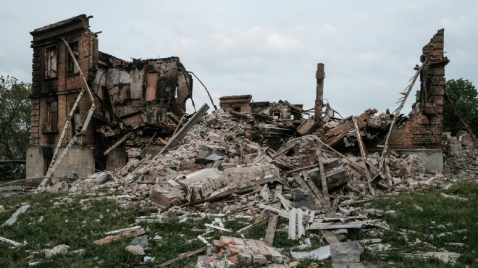 Ruinas humeantes y civiles abandonados en Bilogorivka, coraz&oacute;n de la batalla por el Donb&aacute;s 