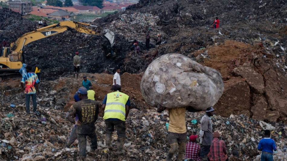 Effondrement d'une d&eacute;charge en Ouganda: le bilan monte &agrave; 12 morts 