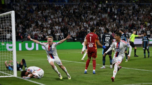 Lyon vence Olympique em cl&aacute;ssico e se iguala ao PSG na lideran&ccedil;a do Franc&ecirc;s