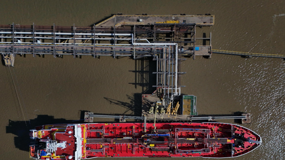 Il petrolio in netto calo a New York a 82,21 dollari