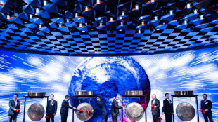 Empresas chinas de robotaxis se desploman en su debut en la bolsa de Hong Kong