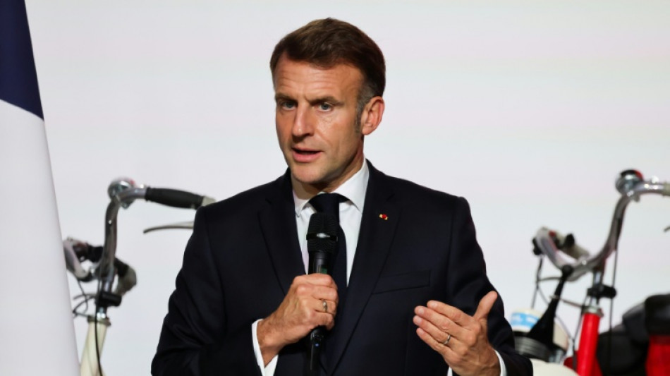 Emmanuel Macron appelle à "assumer une politique de protection de notre industrie"