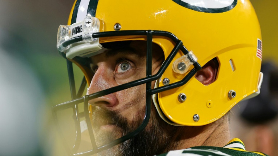 Rodgers, Brady in spotlight but defense key in Packers-Bucs clash