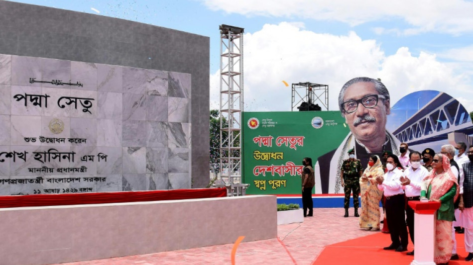 Banglad&eacute;s inaugura pol&eacute;mico puente gigante