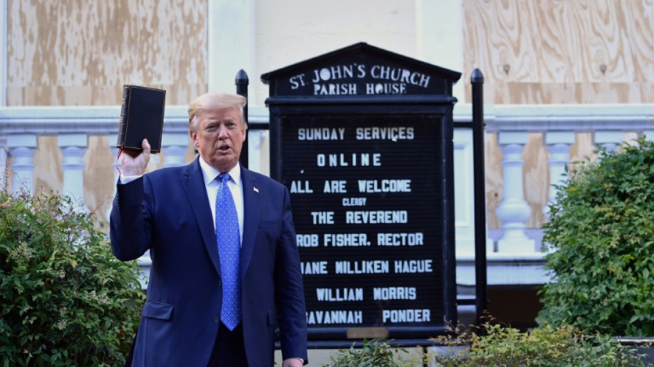 Trump wirbt vor Ostern f&uuml;r Verkauf spezieller Bibel-Exemplare
