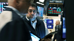 Wall Street conclut en tr&egrave;s l&eacute;g&egrave;re baisse &agrave; la veille d'une r&eacute;union de la Fed