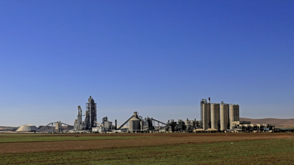 Un tribunal franc&eacute;s confirma "complicidad con cr&iacute;menes contra la humanidad" de la cementera Lafarge