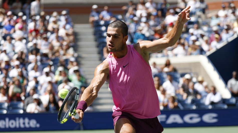 Us Open: Alcaraz batte Rinderknech e accede ai quarti