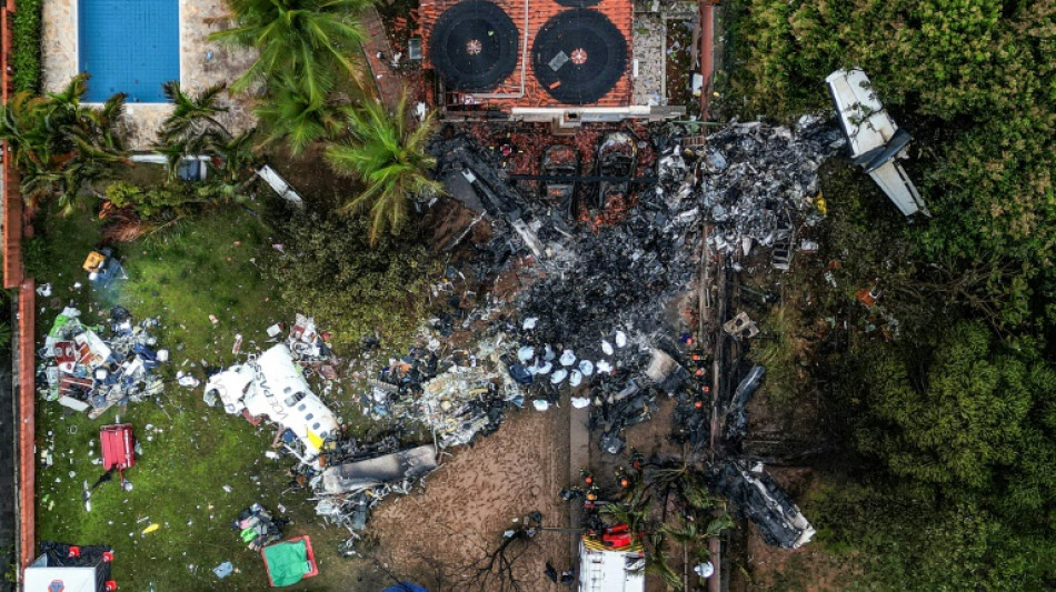 Avança resgate de corpos do avião que caiu em Vinhedo; caixas-pretas são analisadas