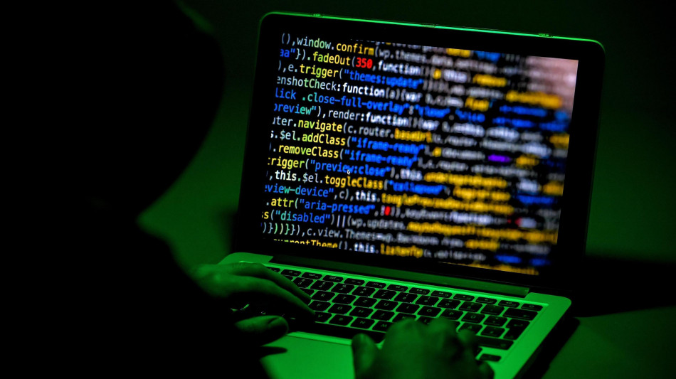 Abi, protezione utenti priorit&agrave; settore, seguire regole per operare online